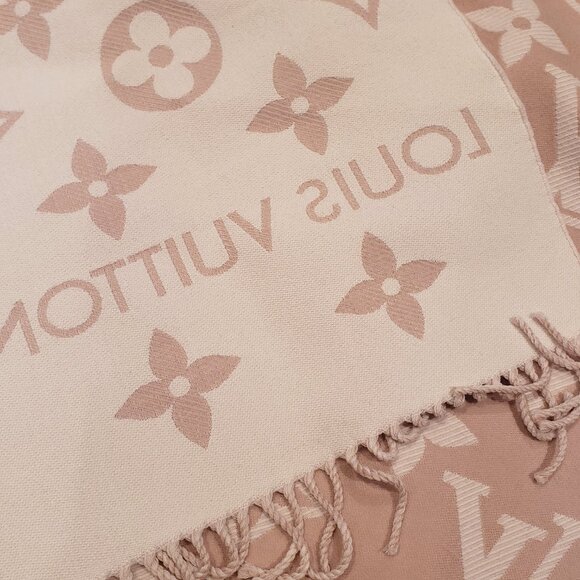 LIKE NEW! Louis Vuitton Essential Wool Scarf Beige Rose - Picture 2 of 3